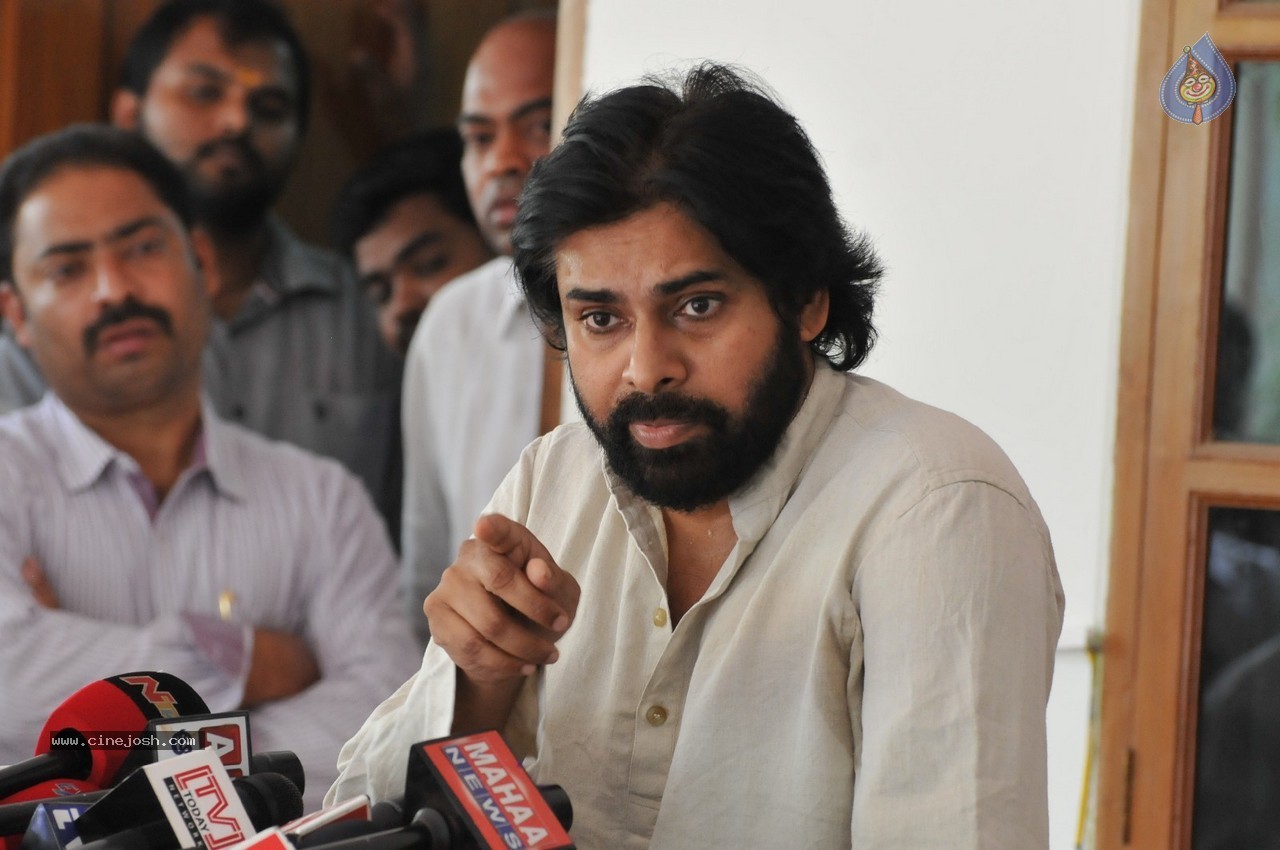 pawan kalya,twitter,press meet,counter  జైలుకు వెళ్లడానికి సిద్ధమంటున్న పవన్‌..!!